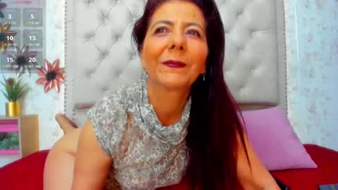 Snapshot of victoriaarousse25 chatting on February 3, 11:58 pm victoriaarousse online show from February 3, 11:58 pm