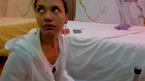 Victoria  online show from December 15, 9:00 pm