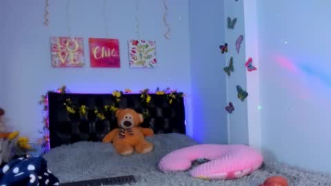 Snapshot of victorialarson2 chatting on October 17, 8:46 pm Victoria Larson - Independient Model online show from October 17, 8:46 pm