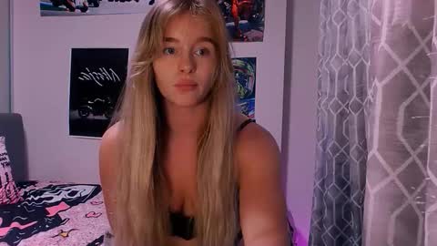 Snapshot of victoriande chatting on October 23, 1:34 pm Eva and Victor online show from October 23, 1:34 pm