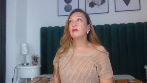 Snapshot of victoriaqueen_fg_ chatting on October 6, 12:34 pm victoriaqueen_fg_ online show from October 6, 12:34 pm