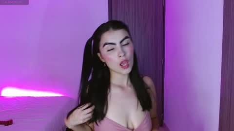 victoriia_henao_ online show from November 9, 3:43 am