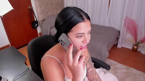 Snapshot of victoryyy__ chatting on January 6, 9:11 pm V I C T O R I A online show from January 6, 9:11 pm