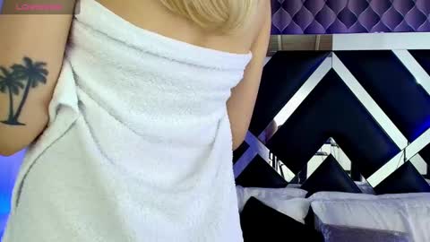 Snapshot of victtoria_lee chatting on March 1, 11:15 pm victtoria lee online show from March 1, 11:15 pm