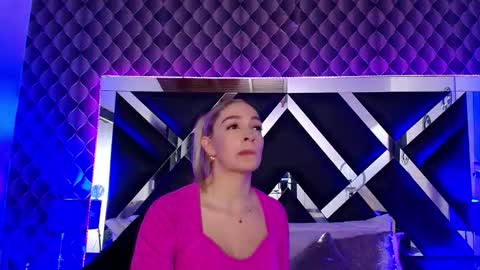 Snapshot of victtoria_lee chatting on October 6, 7:31 pm victtoria lee online show from October 6, 7:31 pm