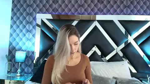 Snapshot of victtoria_lee chatting on February 22, 7:47 pm victtoria lee online show from February 22, 7:47 pm