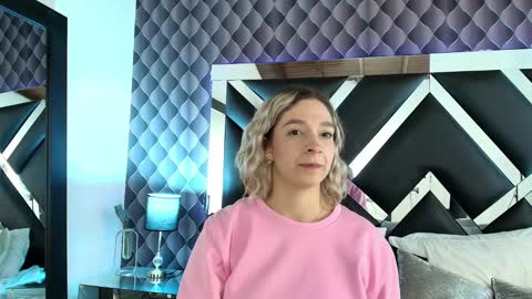 Snapshot of victtoria_lee chatting on February 12, 2:35 am victtoria lee online show from February 12, 2:35 am