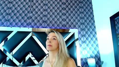 Snapshot of victtoria_lee chatting on February 7, 7:38 pm victtoria lee online show from February 7, 7:38 pm
