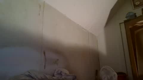 Snapshot of vids1977 chatting on January 3, 2:43 am vids1977 online show from January 3, 2:43 am