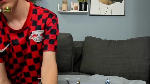 Viego Pattel online show from December 15, 9:31 pm