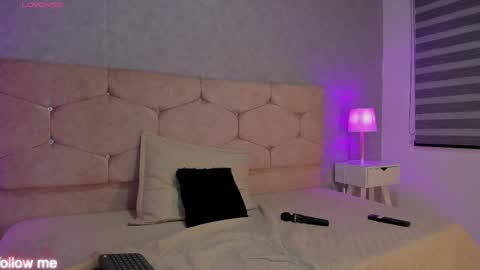 VIOLET  online show from May 23, 11:23 pm