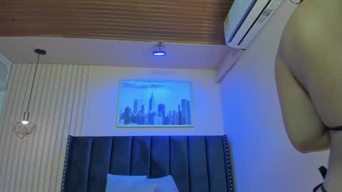 Snapshot of viiolett_lee chatting on September 9, 8:53 pm Viiolett online show from September 9, 8:53 pm