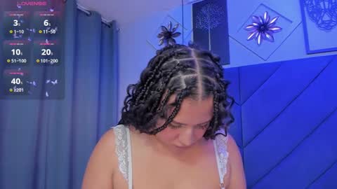 Snapshot of viiolett_lee chatting on February 23, 7:17 pm Viiolett online show from February 23, 7:17 pm