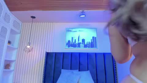 Snapshot of viiolett_lee chatting on September 14, 8:21 pm Viiolett online show from September 14, 8:21 pm