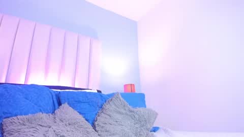 Violet online show from April 14, 1:03 pm