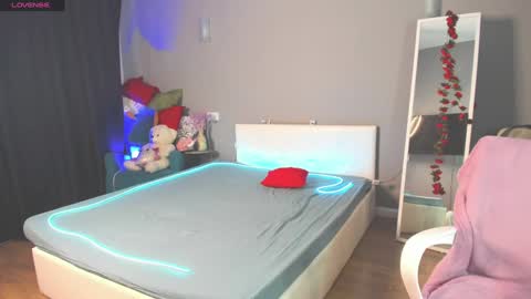 Hello guys I am Vikky Krauss not Vicky online show from December 2, 6:02 am