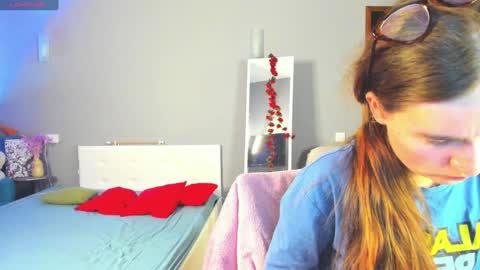 Hello guys I am Vikky Krauss not Vicky online show from December 11, 6:14 am