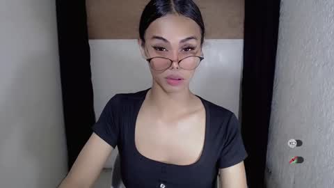 Snapshot of vikkylustfull chatting on February 14, 3:54 am vikkylustfull online show from February 14, 3:54 am