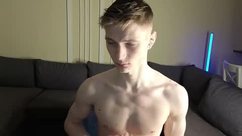 Max online show from February 20, 11:29 pm