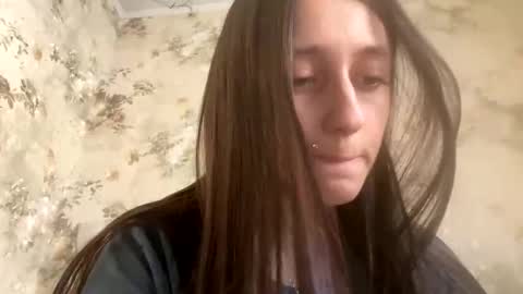 Snapshot of viktoria9898 chatting on October 23, 8:05 am Sweett online show from October 23, 8:05 am