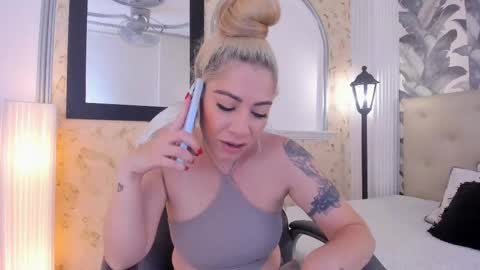 Snapshot of viktoria_davis_ chatting on January 13, 4:41 pm Viktoria online show from January 13, 4:41 pm