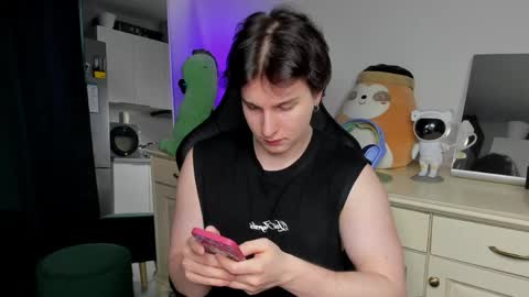 Vincent Strong online show from April 25, 1:13 pm