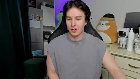 Vincent Strong online show from April 15, 6:00 pm