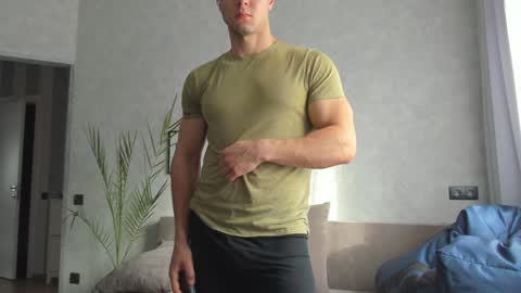 Snapshot of vincent_o chatting on February 1, 11:42 am Vincent. uncut 18cm online show from February 1, 11:42 am
