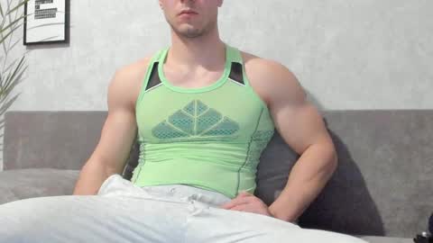 Snapshot of vincent_o chatting on February 12, 5:16 pm Vincent. uncut 18cm online show from February 12, 5:16 pm