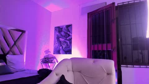 Vincent online show from December 4, 7:30 am