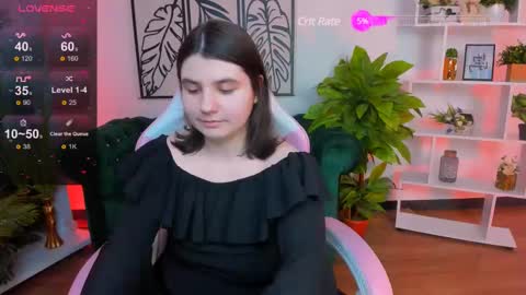 Snapshot of viola__shy chatting on February 17, 1:36 am Viola online show from February 17, 1:36 am