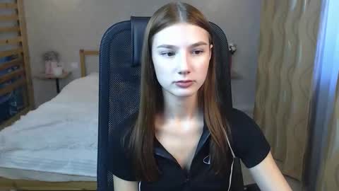 Snapshot of violaberry__ chatting on October 14, 7:11 am violaberry__ online show from October 14, 7:11 am