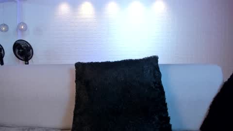 Violett  Everyday From 0530 to 1430 Col Time online show from January 6, 5:28 pm