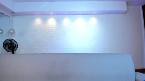 Violett  Everyday From 0530 to 1430 Col Time online show from December 17, 10:55 am