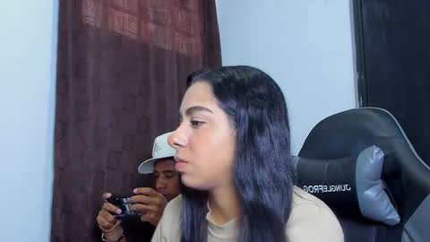 Violet and Myers online show from January 7, 8:25 pm