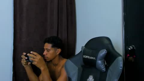 Violet and Myers online show from March 21, 6:56 pm