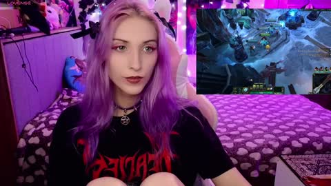 Snapshot of violet_noir_ chatting on January 28, 6:49 am Deya online show from January 28, 6:49 am