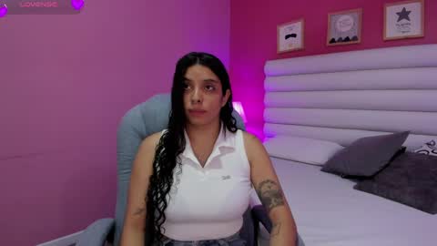 violet_sinclair online show from April 8, 11:35 am