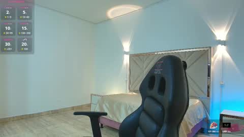 violet_tay1 online show from September 13, 12:29 pm