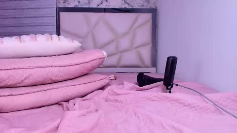 violeta london online show from March 21, 8:19 am