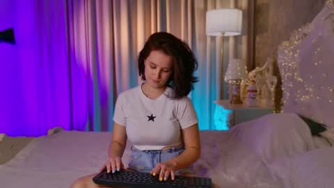 Violet online show from November 14, 4:20 pm