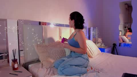 Violet online show from November 26, 4:48 pm