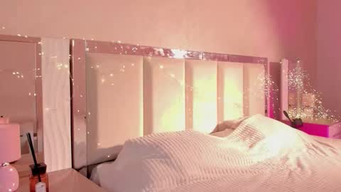 Violet online show from November 19, 5:12 pm