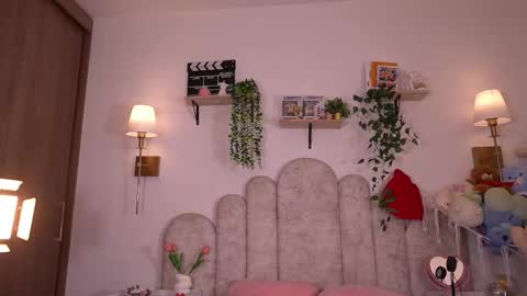 violeth___ online show from February 18, 1:33 pm