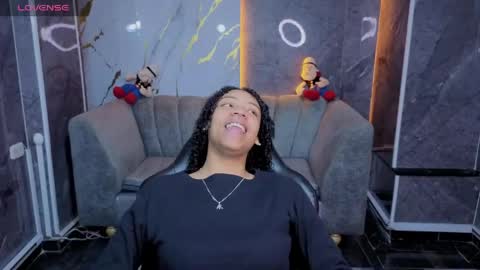 violeth_b online show from May 11, 1:07 pm