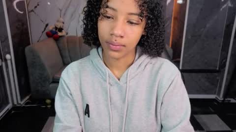 violeth_b online show from April 11, 1:04 pm