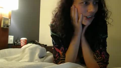 Violet Hooper online show from November 23, 6:00 am