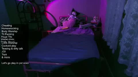 Violet October online show from September 13, 4:15 am