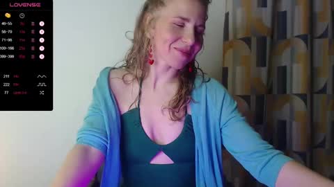 Snapshot of violetplath chatting on December 13, 9:51 pm Violet  next stream December 6 online show from December 13, 9:51 pm