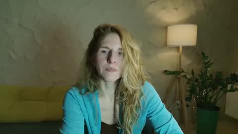 Snapshot of violetplath chatting on March 3, 9:15 pm Violet  next stream December 6 online show from March 3, 9:15 pm